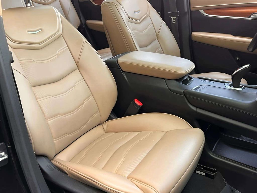 Used 2018 Cadillac XT5 Platinum w/ Driver Assist Package AWD/4WD image 28