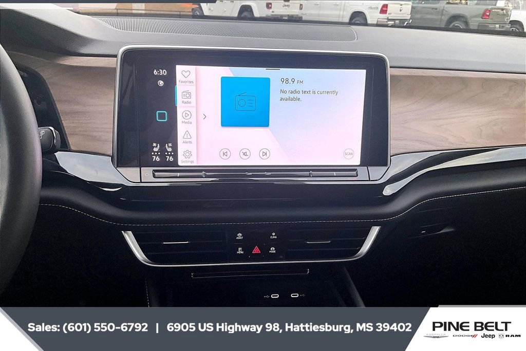 Used 2025 Volkswagen Atlas SE image 23