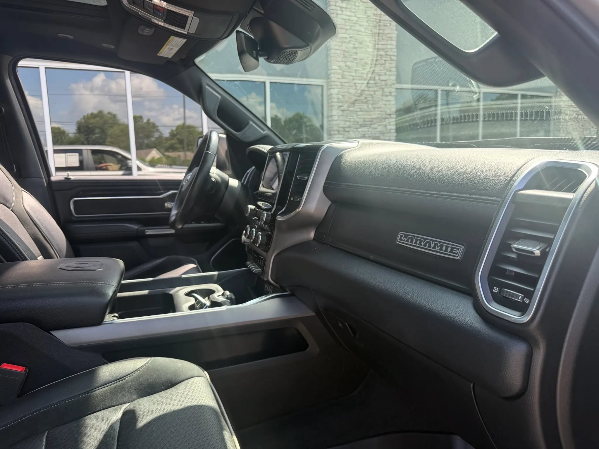 Used 2021 RAM 1500 Laramie w/ Sport Appearance Package AWD/4WD image 16