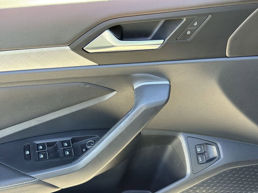 Used 2023 Volkswagen Jetta SE w/ Panoramic Sunroof Package FWD image 15