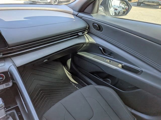 Certified 2025 Hyundai Elantra SEL FWD image 16