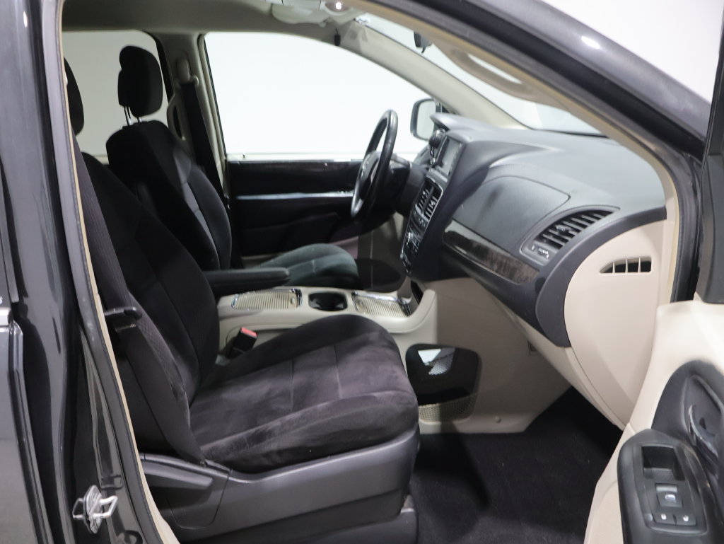 Used 2011 Dodge Grand Caravan Crew w/ Entertainment Group 1 FWD image 20