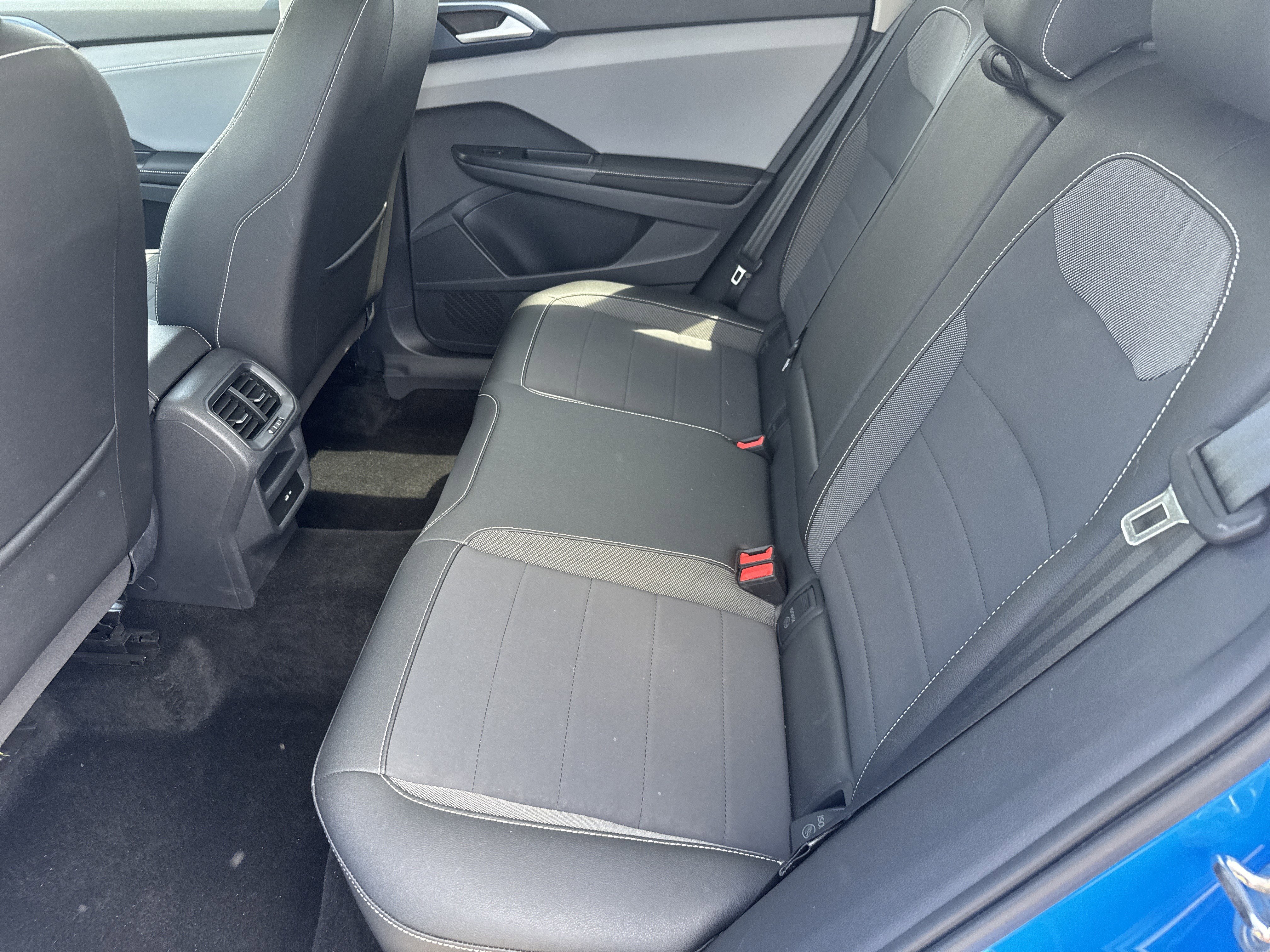 Certified 2024 Volkswagen Taos SE w/ Panoramic Sunroof Package AWD/4WD image 6