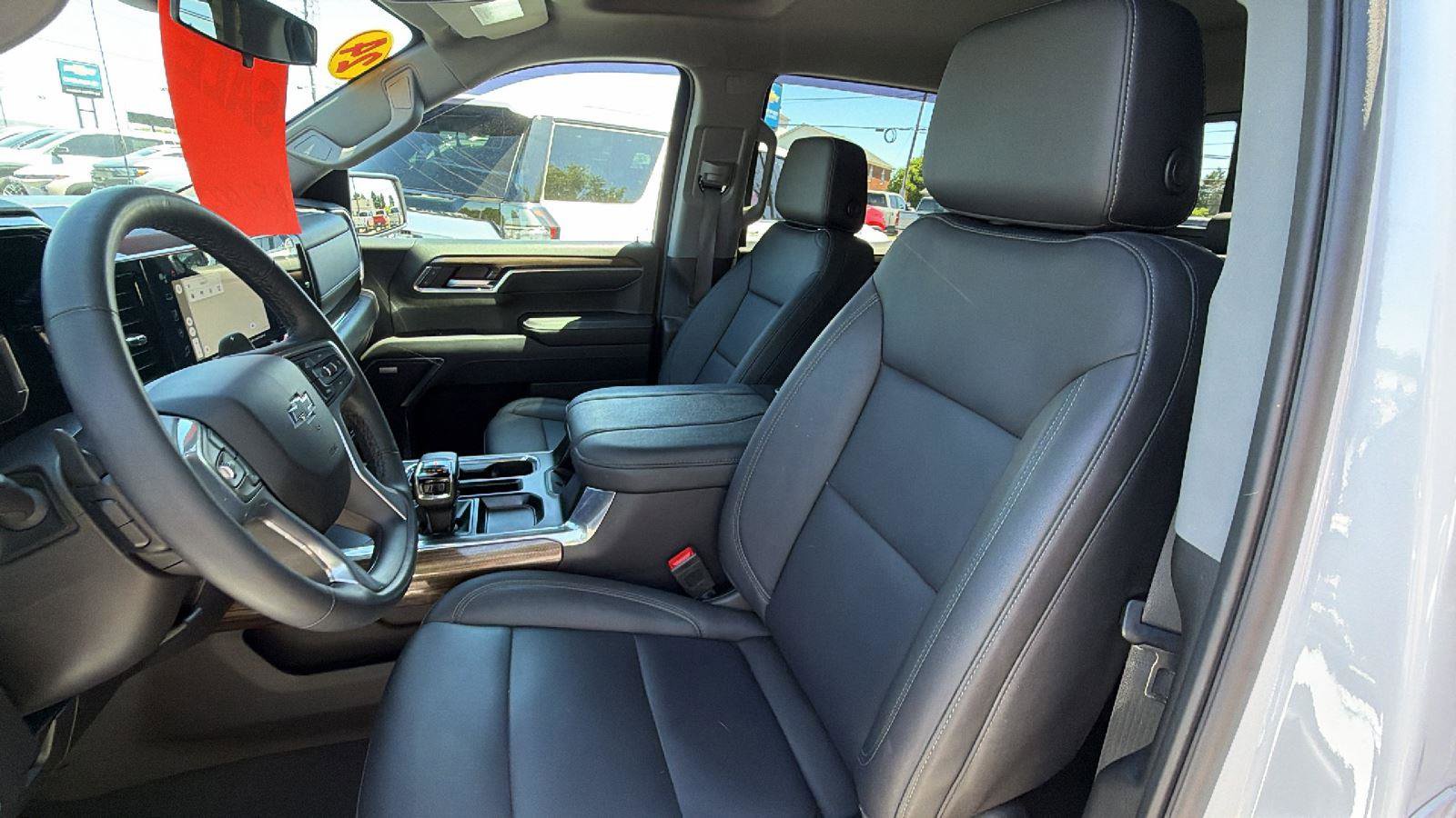 Used 2024 Chevrolet Silverado 1500 LT Trail Boss w/ LT Trail Boss Premium Package AWD/4WD image 14
