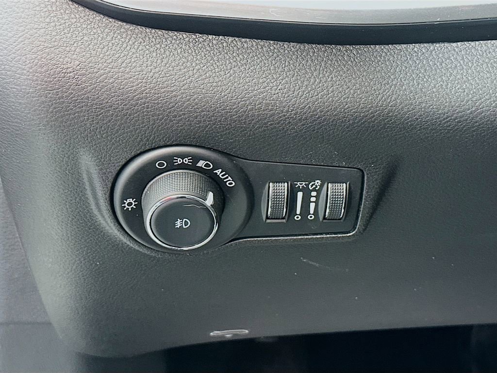 Used 2024 Jeep Compass Latitude image 10