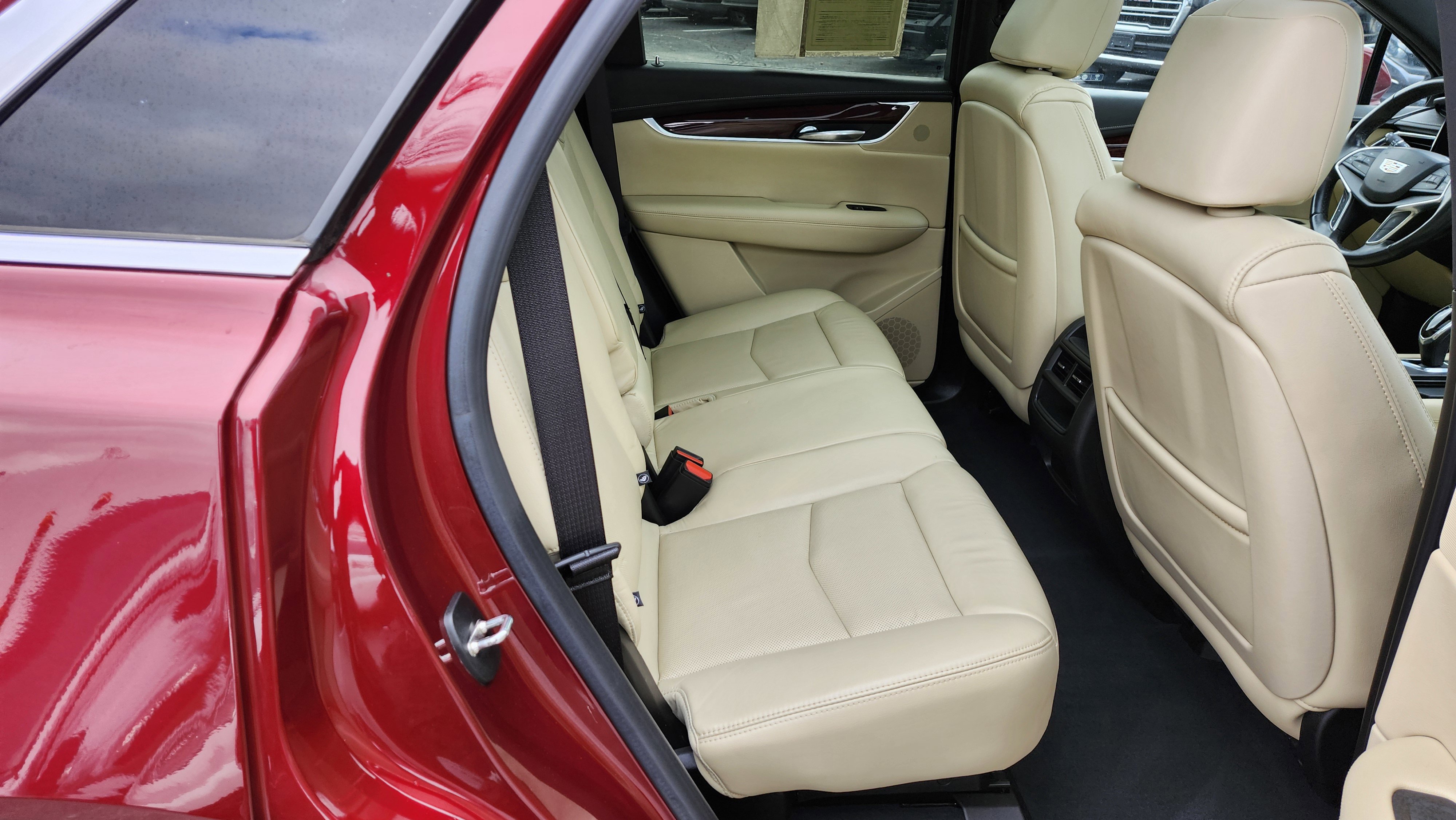 Used 2018 Cadillac XT5 Luxury w/ Driver Awareness Package image 19