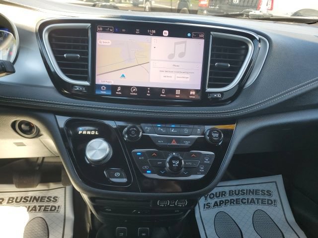 Used 2021 Chrysler Pacifica Touring-L w/ Uconnect Theater Family Group AWD/4WD image 22