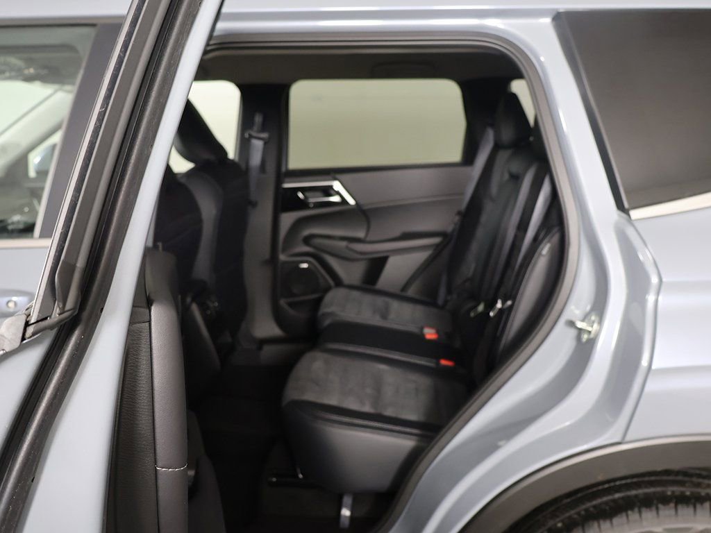New 2026 Mitsubishi Outlander SE image 33