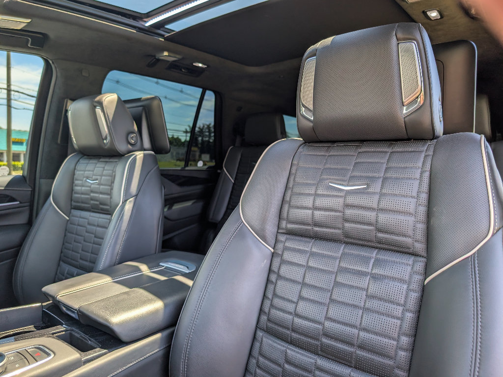 Used 2023 Cadillac Escalade V w/ LPO, ONYX Package AWD/4WD image 15