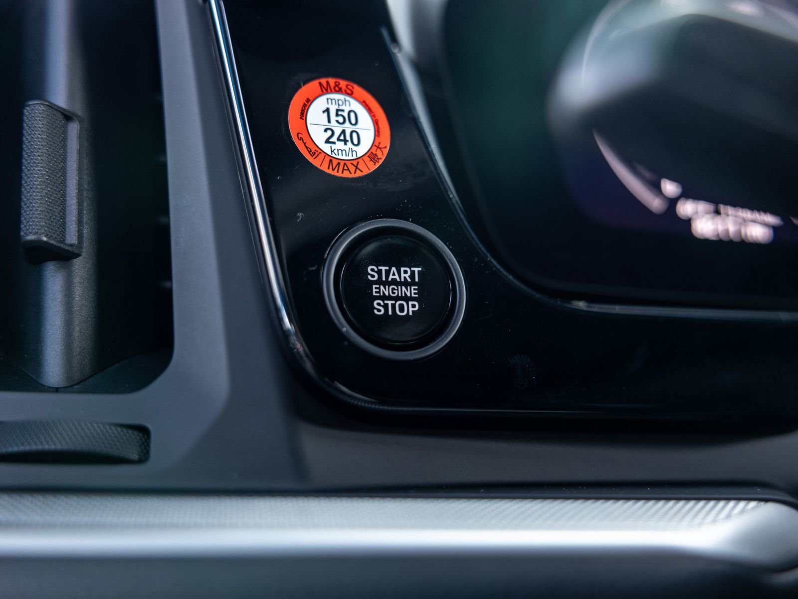 Certified 2025 Porsche Cayenne image 32