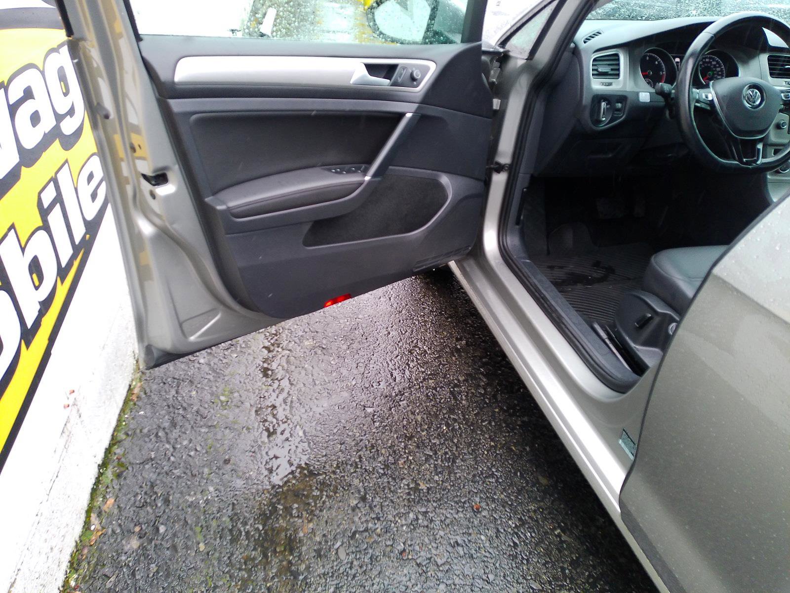 Used 2015 Volkswagen Golf TDI S FWD image 27