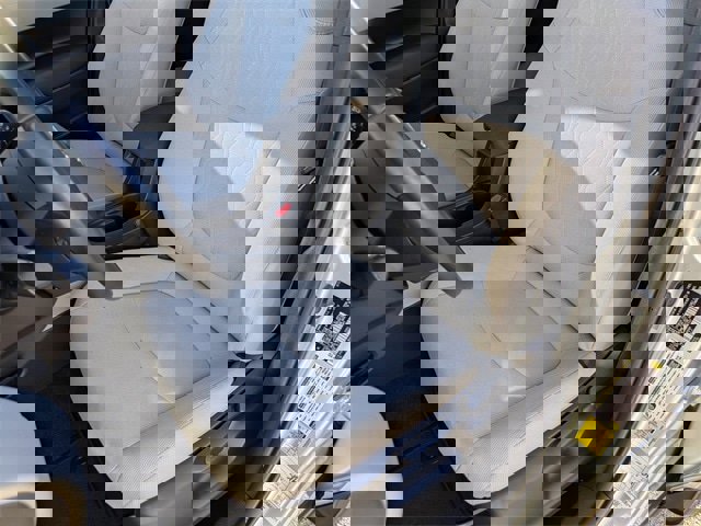 Used 2022 Toyota Corolla Cross LE image 17