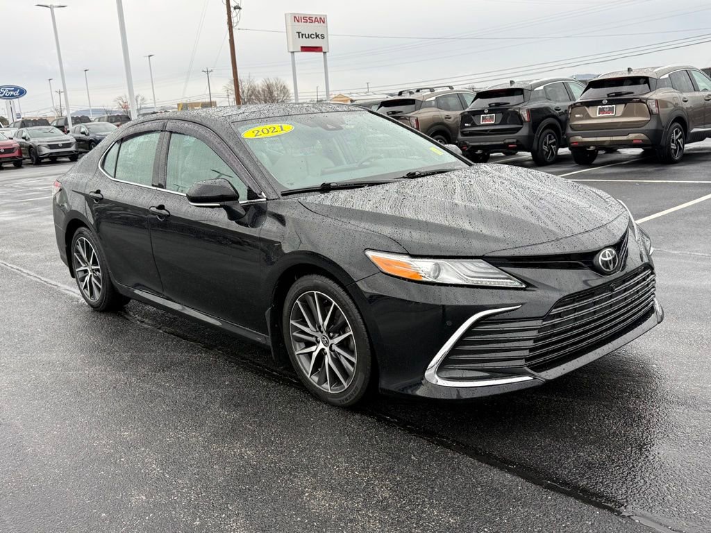 Used 2021 Toyota Camry XLE w/ Navigation Package image 2