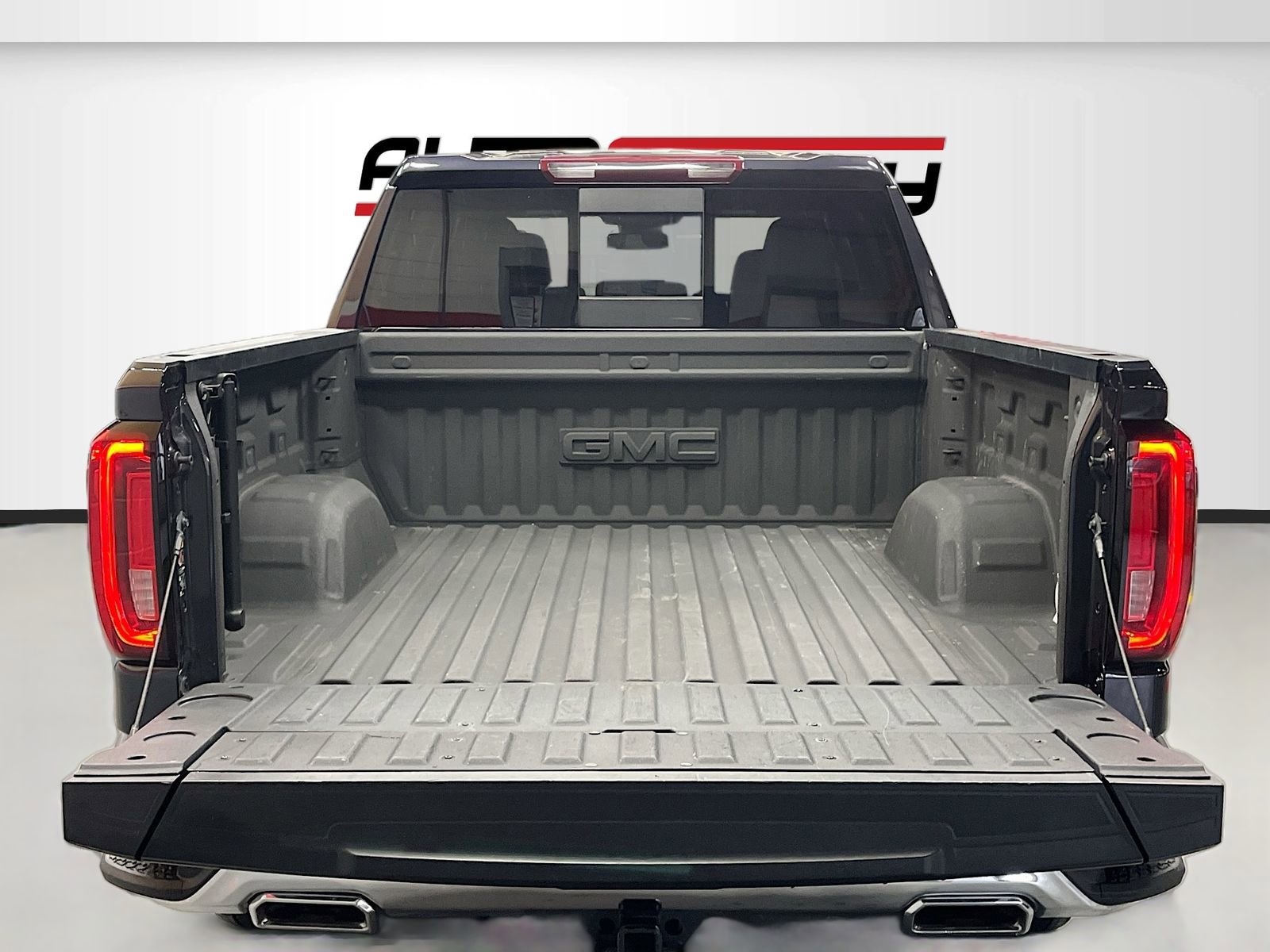 Used 2024 GMC Sierra 1500 SLT w/ SLT Premium Plus Package image 27