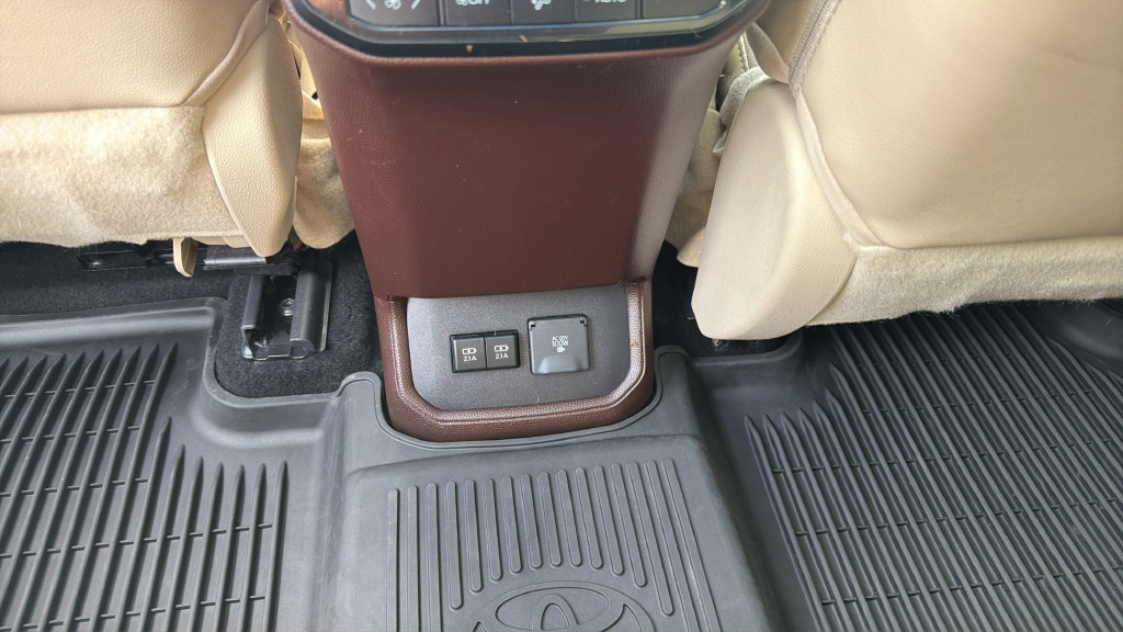 Used 2021 Toyota Highlander Platinum AWD/4WD image 18