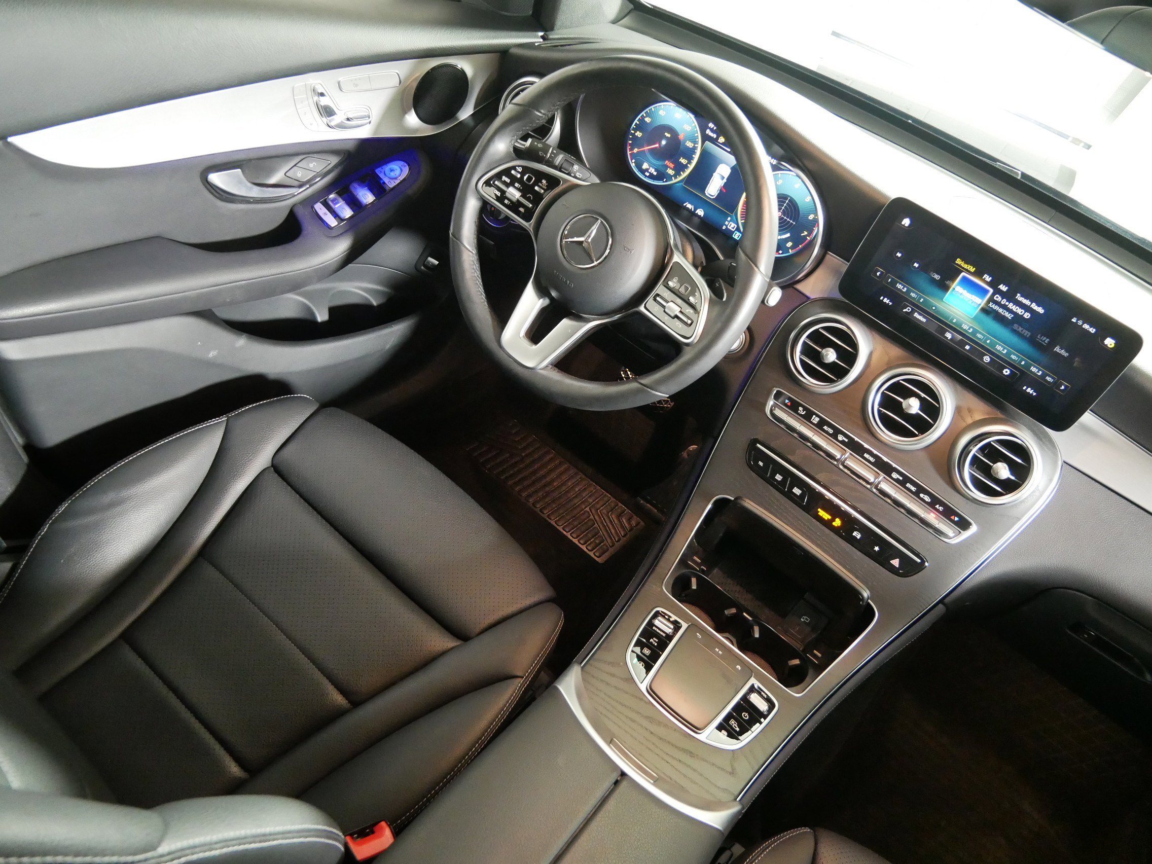 Used 2021 Mercedes-Benz GLC 300 4MATIC image 9