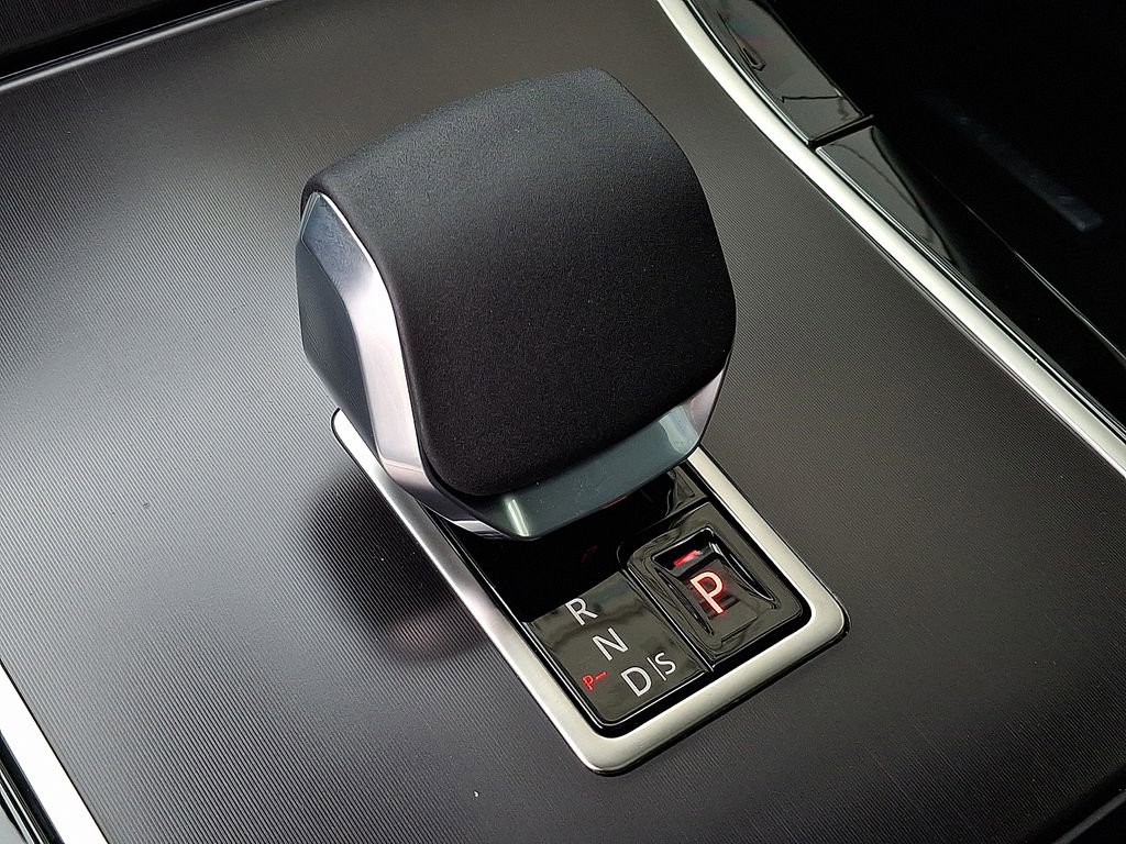 New 2026 Land Rover Range Rover Velar Dynamic SE image 13