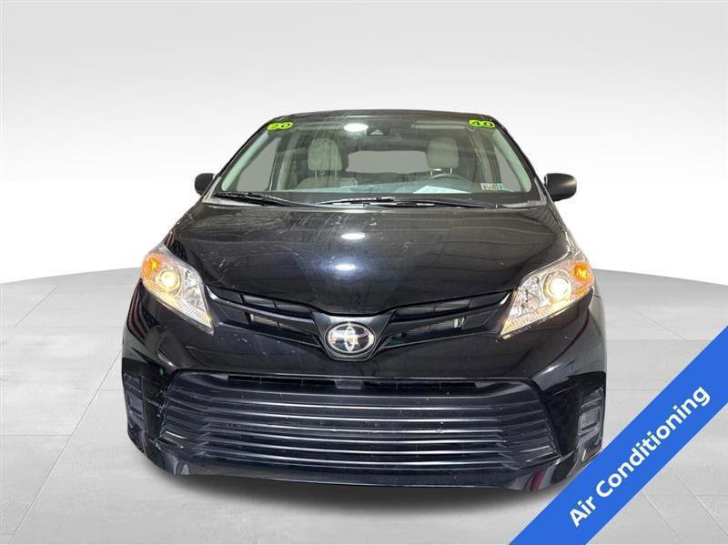 Used 2020 Toyota Sienna L FWD image 2