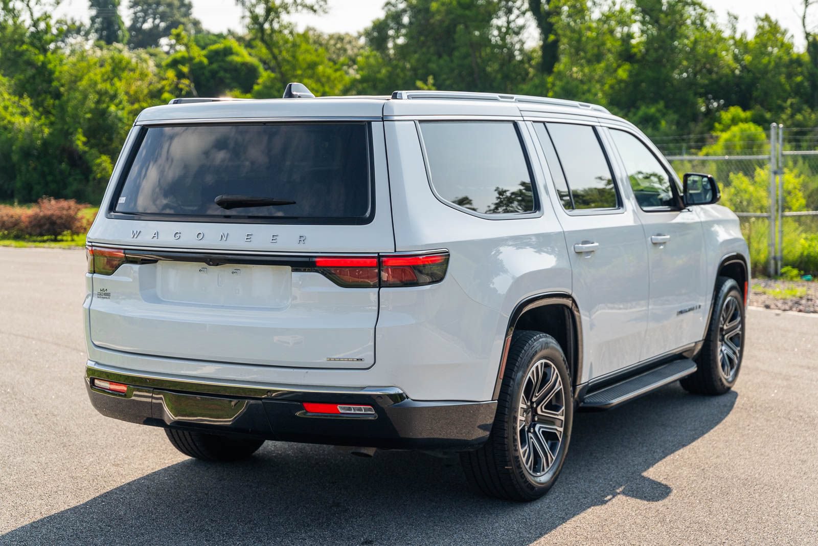 Used 2024 Jeep Wagoneer Series II w/ Flexible Seating Group RWD image 8