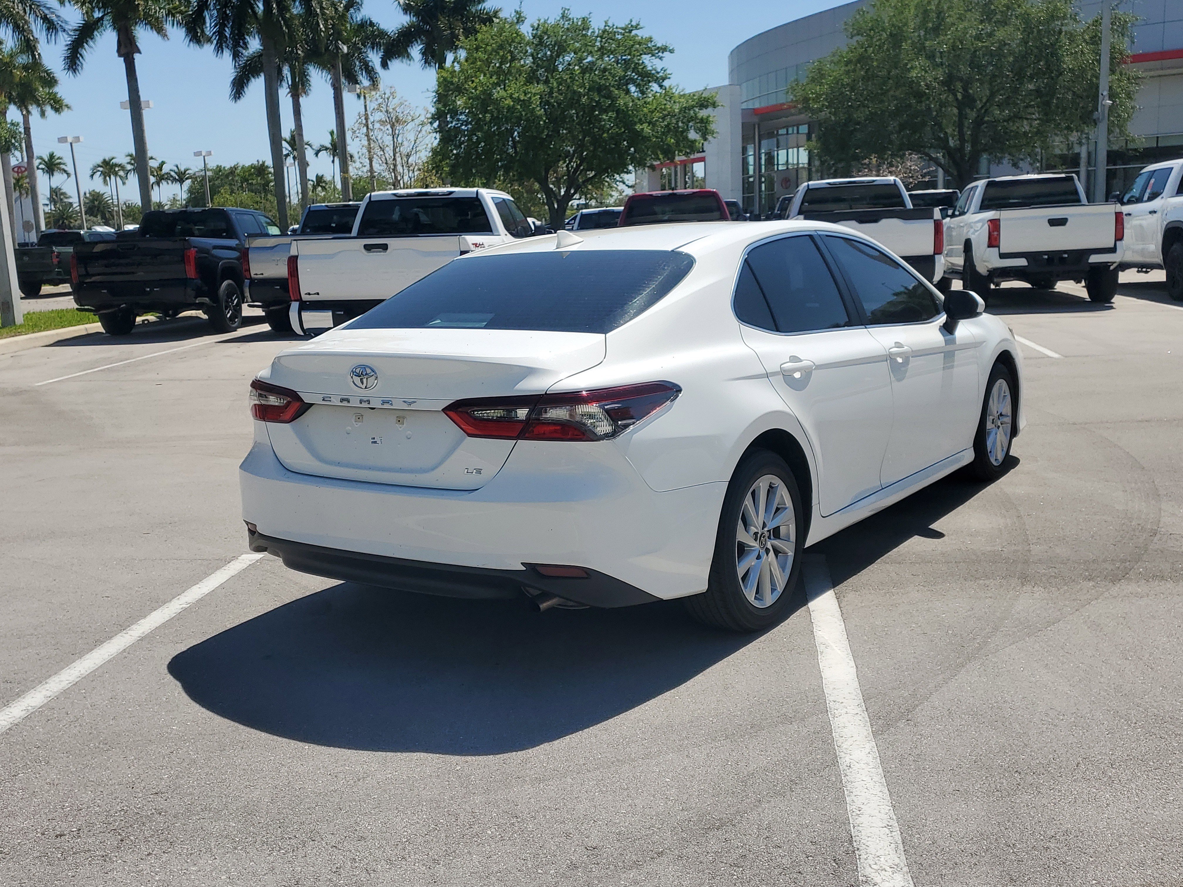 Used 2024 Toyota Camry LE image 3