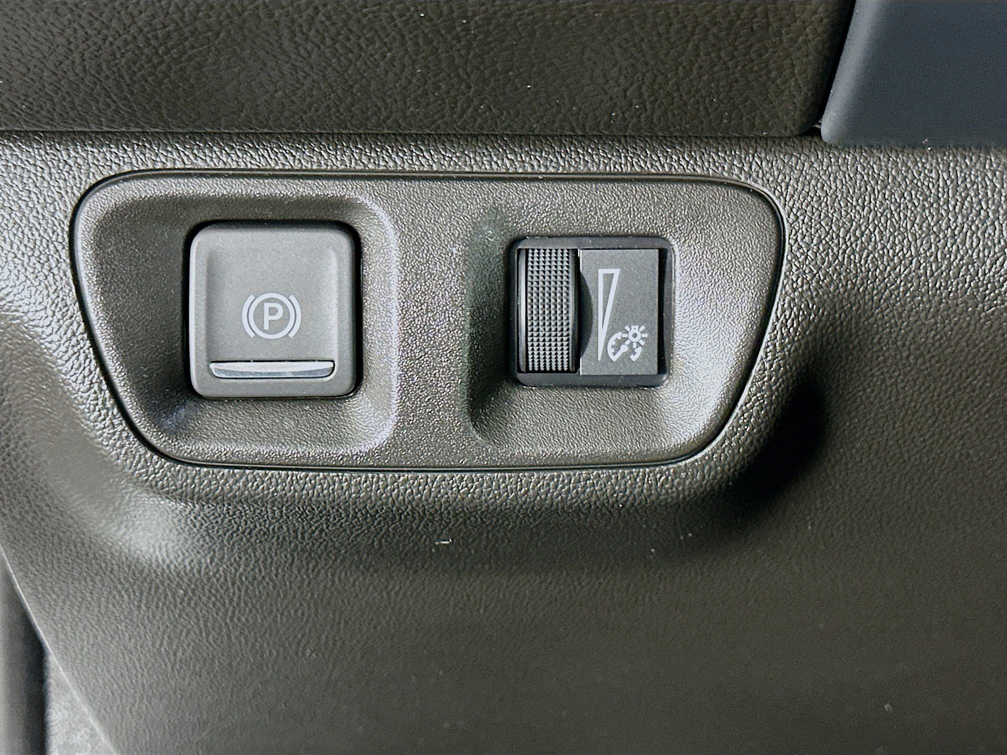 Used 2023 GMC Acadia SLE w/ Driver Convenience Package image 17
