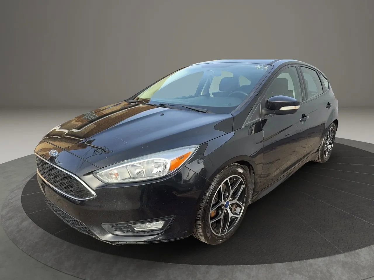 Used 2015 Ford Focus SE w/ SE Sport Package image 1