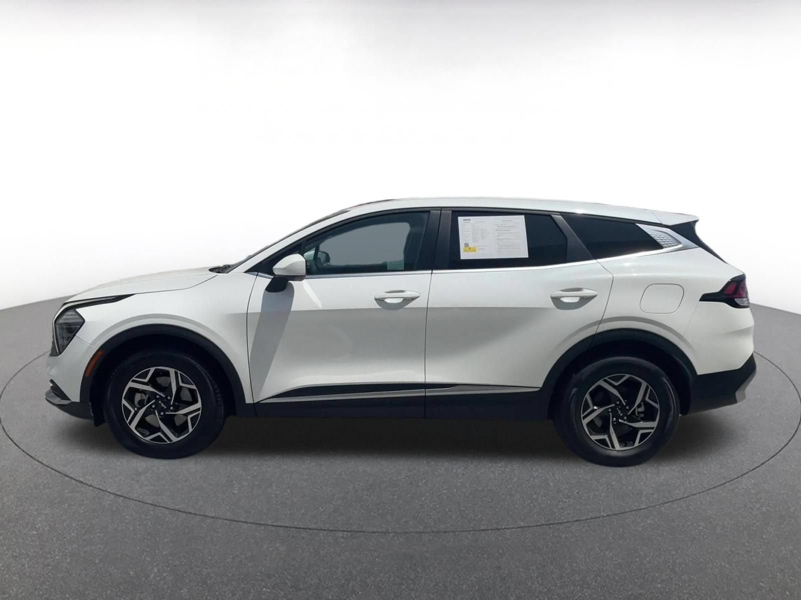 Used 2025 Kia Sportage LX FWD image 9