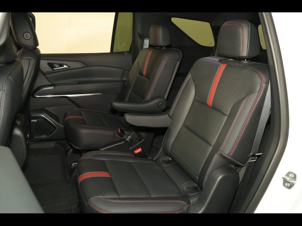 Used 2024 Chevrolet Traverse RS w/ LPO, Floor Liner Package image 31