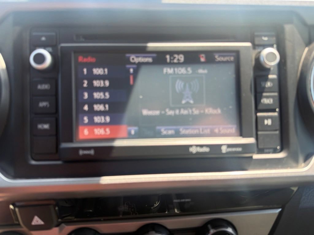 Used 2018 Toyota Tacoma SR5 AWD/4WD image 15