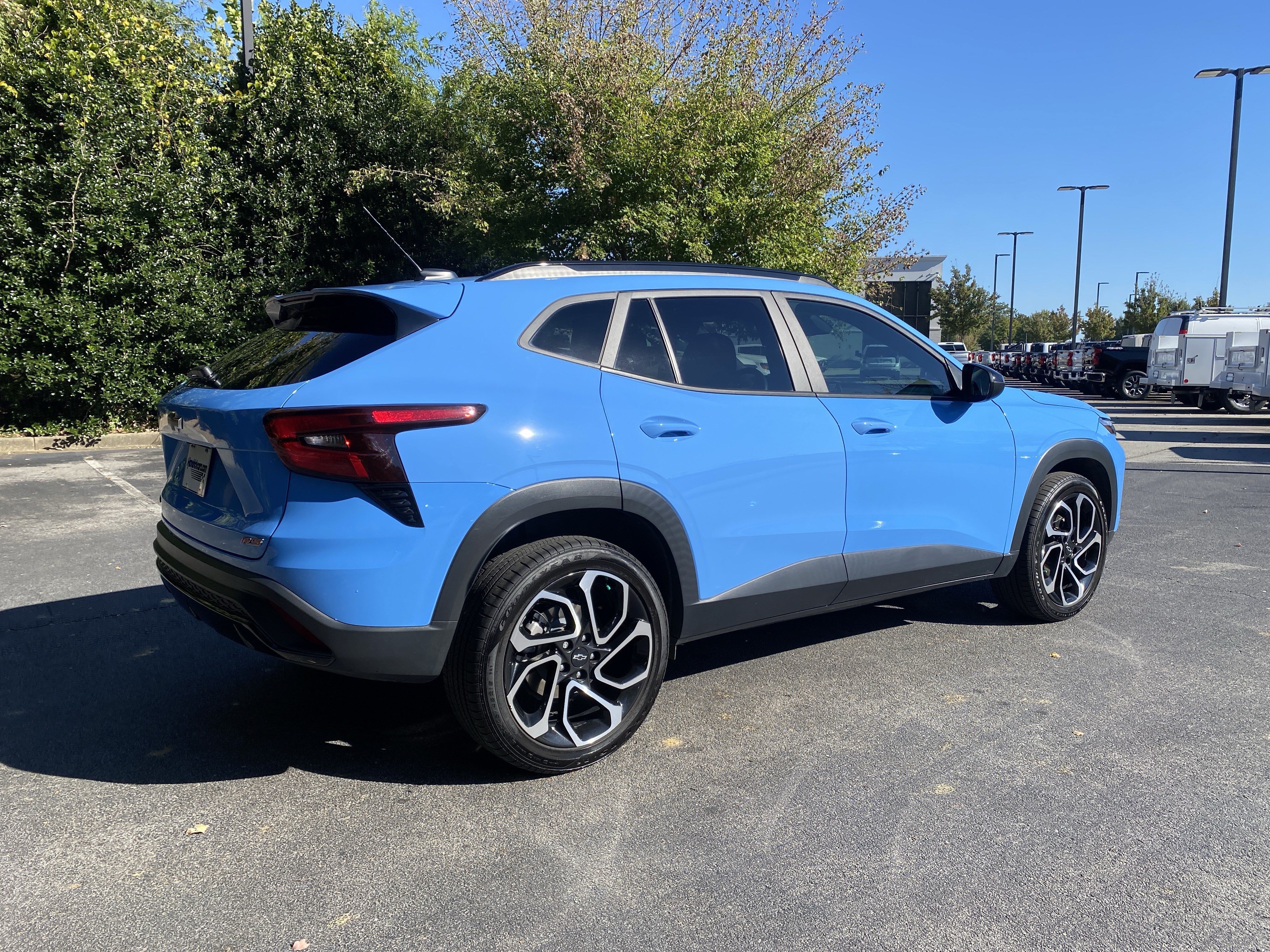 Used 2024 Chevrolet Trax RS w/ Sunroof Package FWD image 9