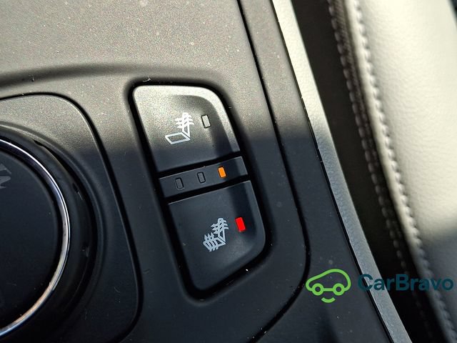 Used 2024 GMC Terrain SLT AWD/4WD image 25