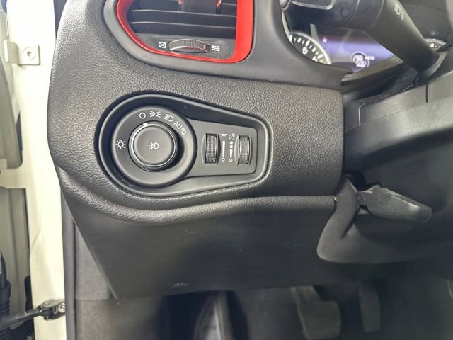 Used 2016 Jeep Renegade Trailhawk image 21