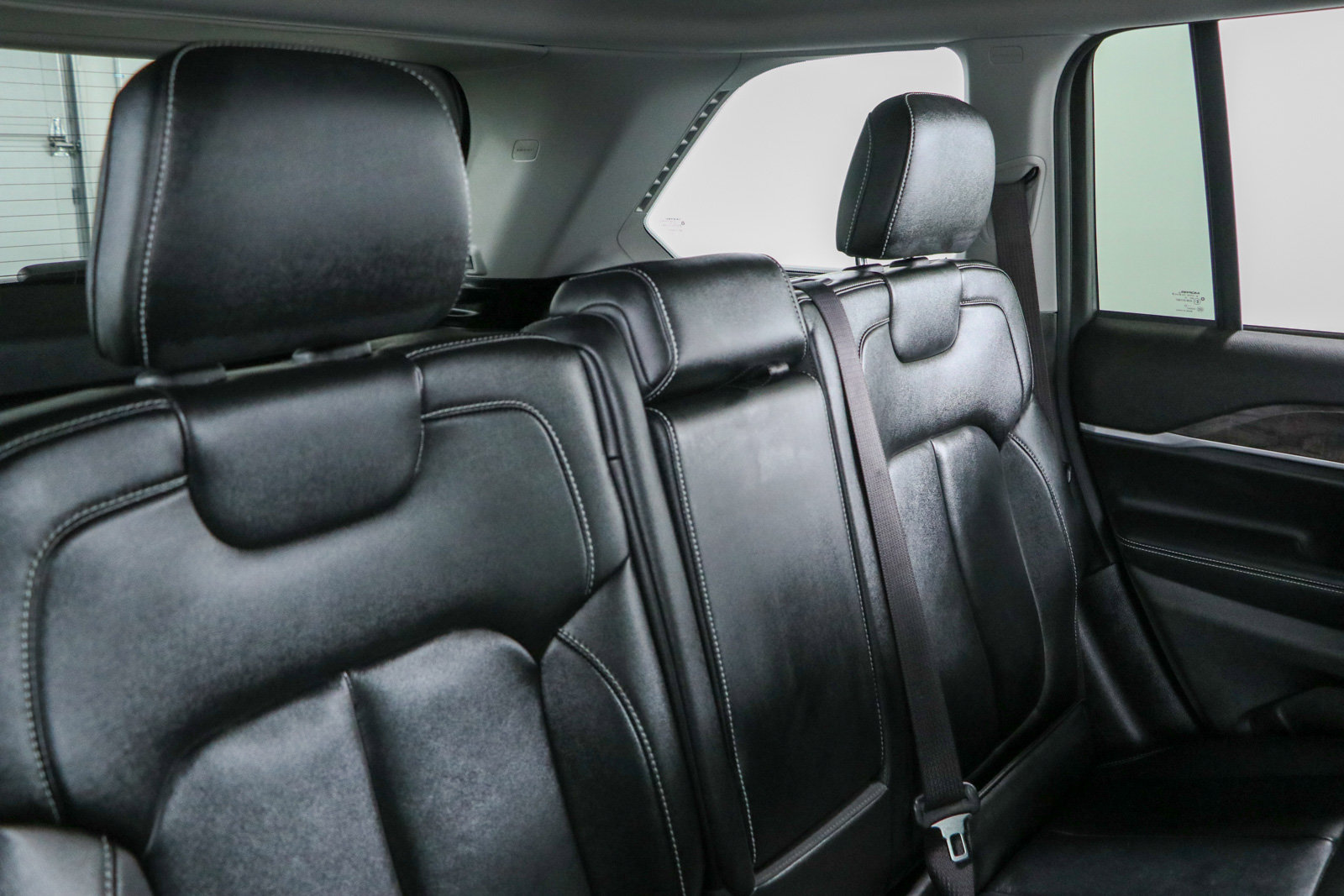 Used 2023 Jeep Grand Cherokee Limited AWD/4WD image 27