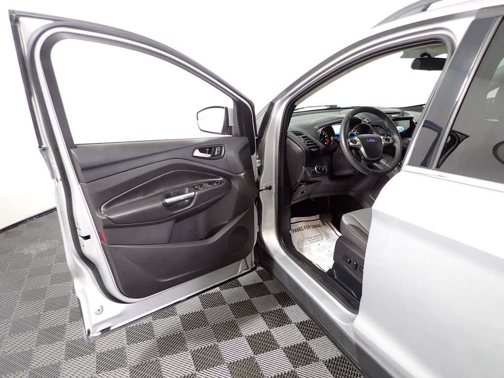 Used 2016 Ford Escape SE w/ Equipment Group 201A FWD image 17
