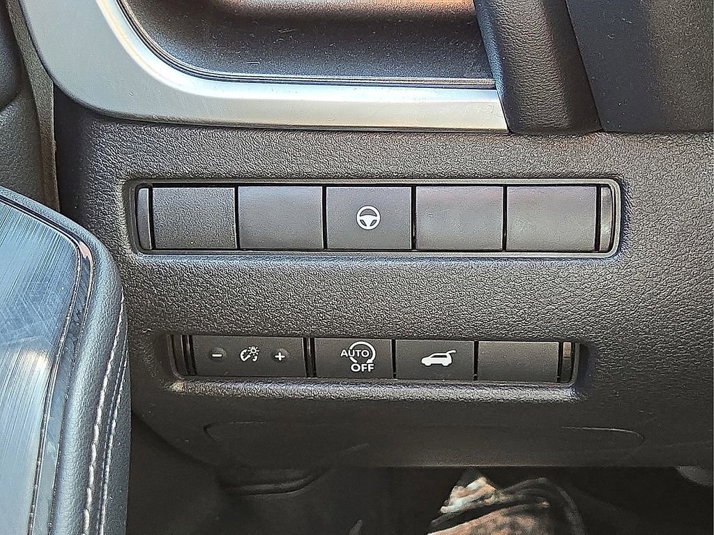 Used 2025 Nissan Rogue SV image 24