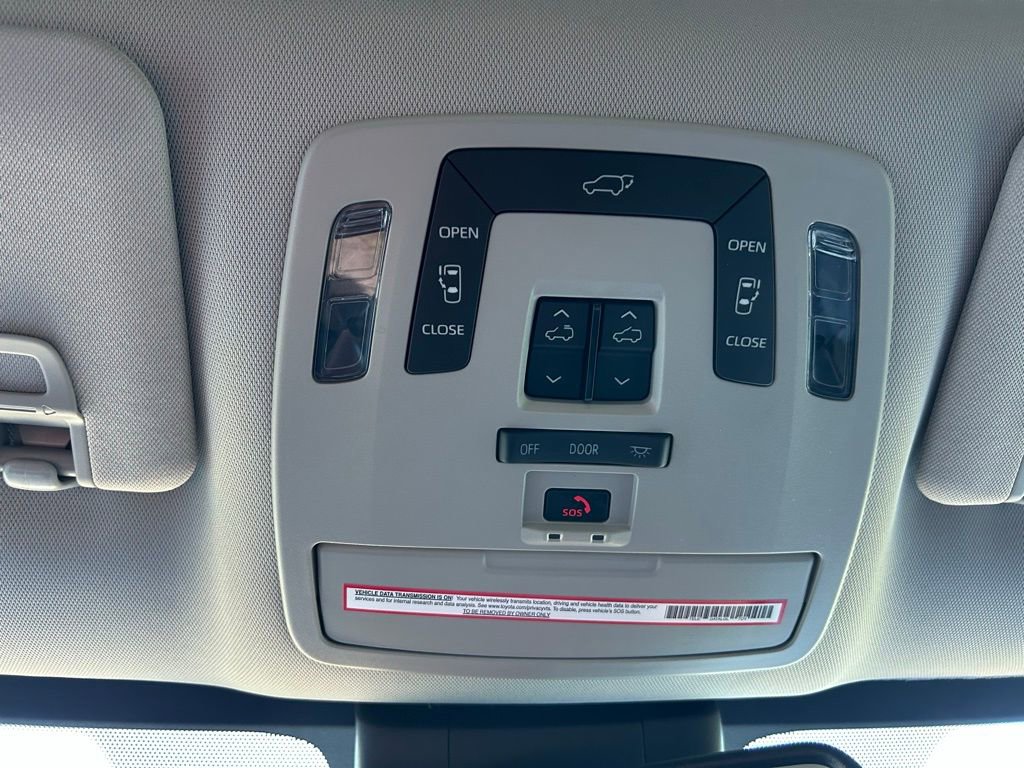 Used 2024 Toyota Sienna XLE FWD image 29