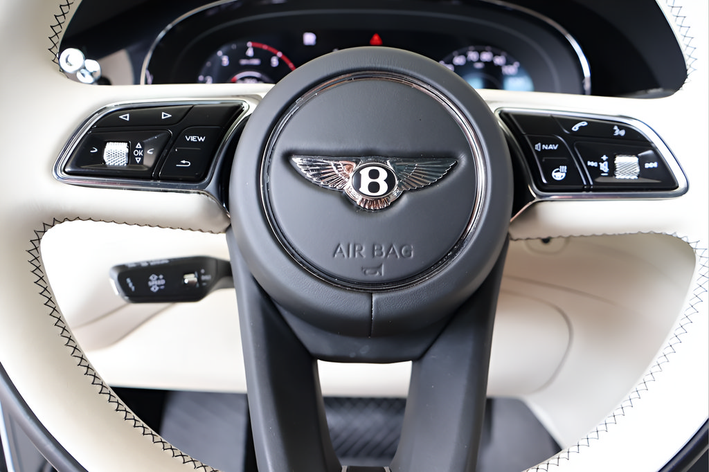 Used 2024 Bentley Bentayga AWD/4WD image 23