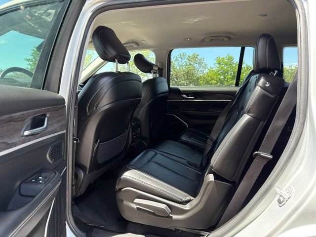 Used 2022 Jeep Grand Cherokee L Limited w/ Black Appearance Package AWD/4WD image 15