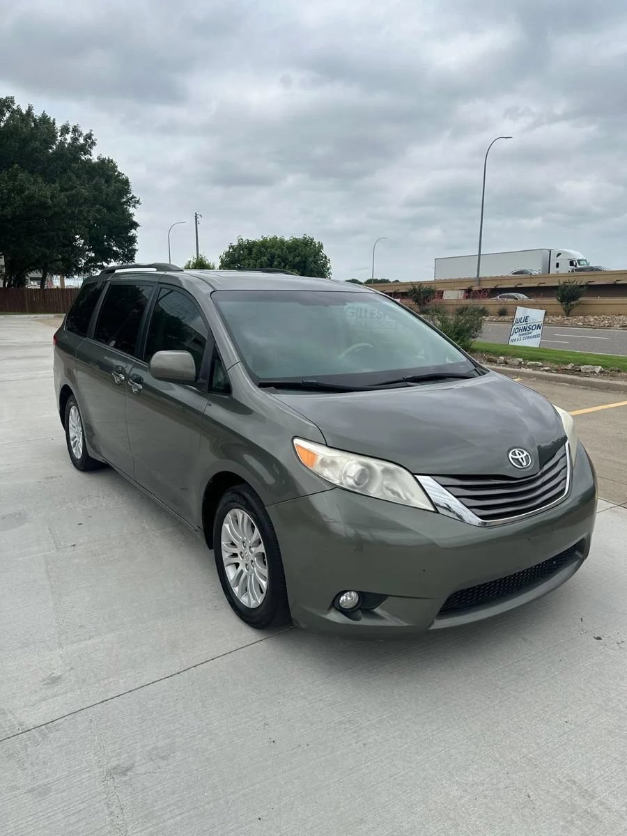 Used 2011 Toyota Sienna XLE w/ XLE Navigation Pkg FWD image 1