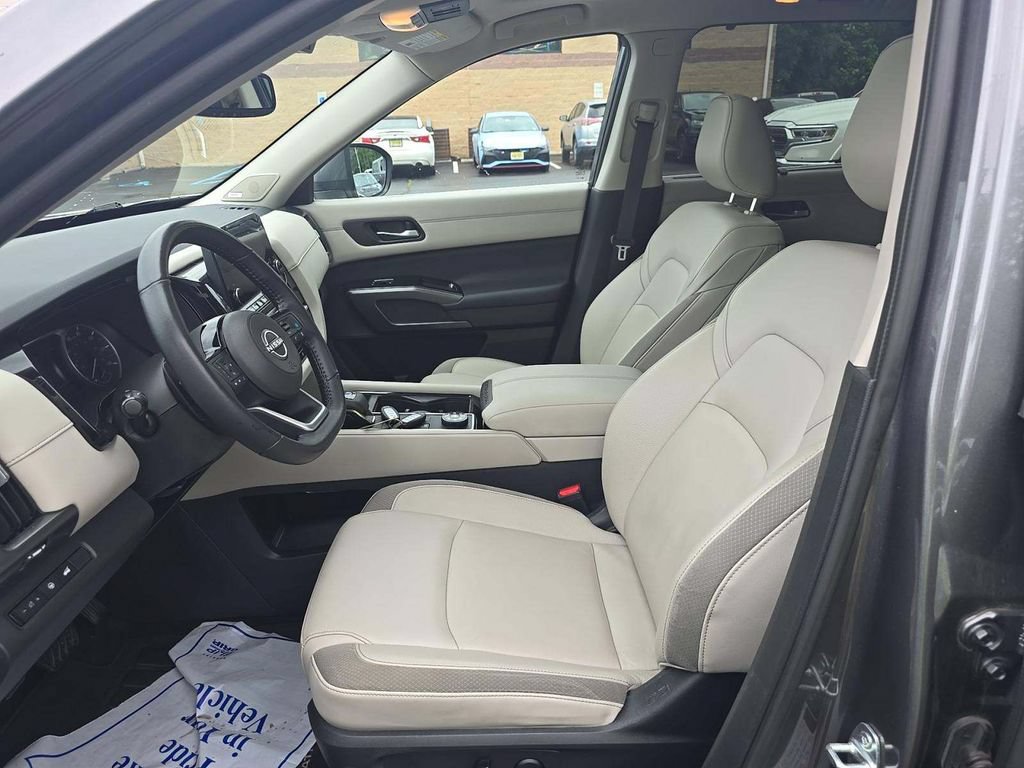 Used 2022 Nissan Pathfinder SL w/ SL Premium Package AWD/4WD image 3