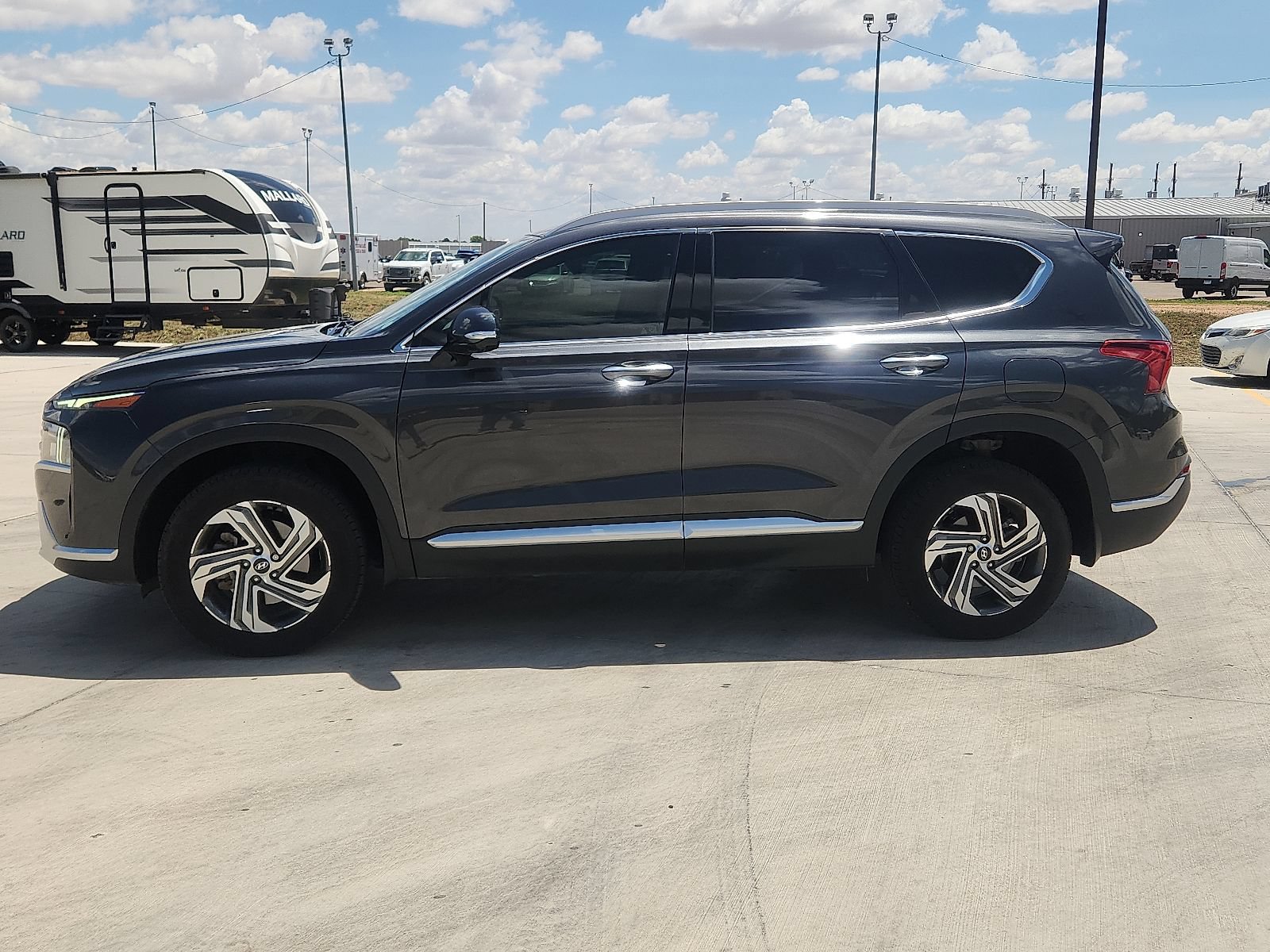 Used 2023 Hyundai Santa Fe SEL w/ Premium Package AWD/4WD image 2
