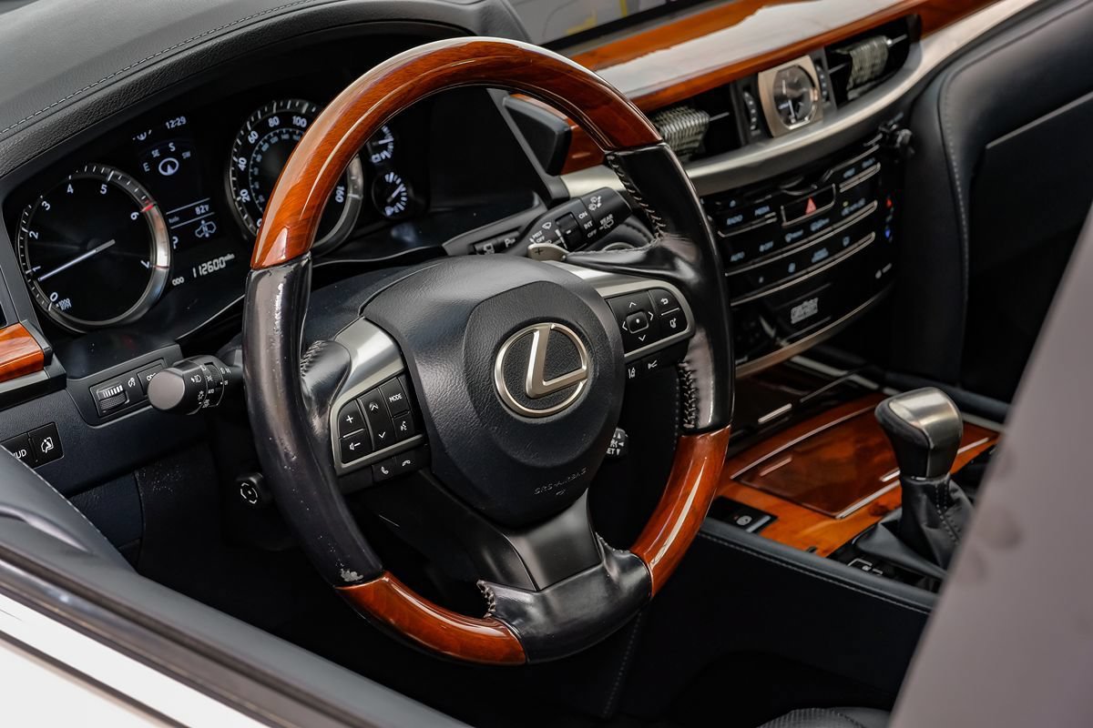 Used 2019 Lexus LX 570 4WD w/ Luxury Package image 11
