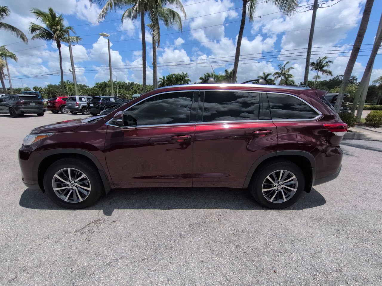 Used 2017 Toyota Highlander XLE w/ Carpet Mat Package AWD/4WD image 8
