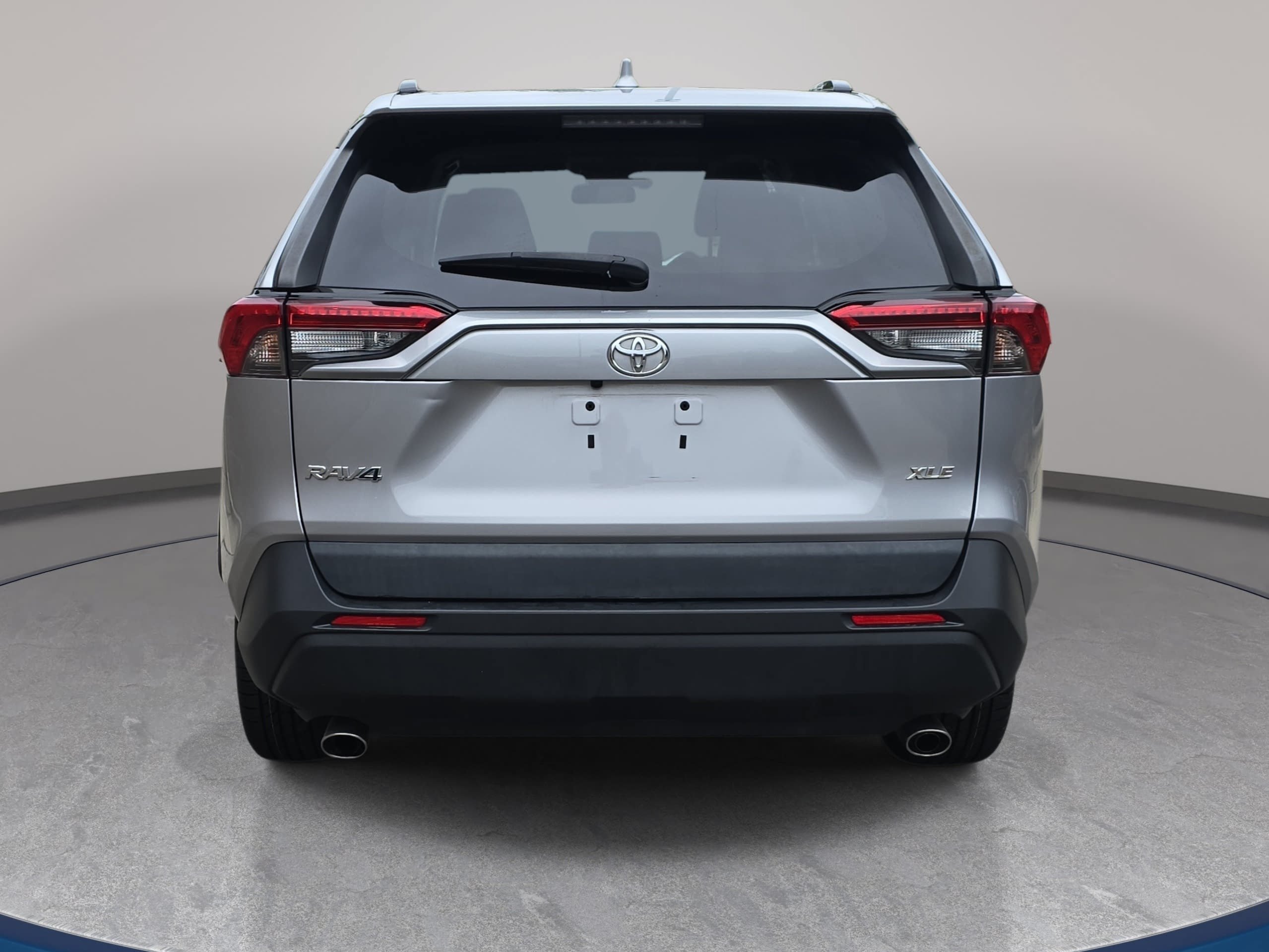 Used 2021 Toyota RAV4 XLE Premium FWD image 6