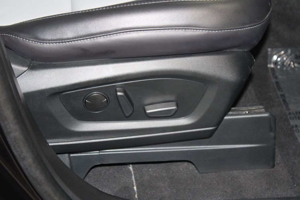 Used 2023 Ford Explorer XLT w/ Equipment Group 202A image 28