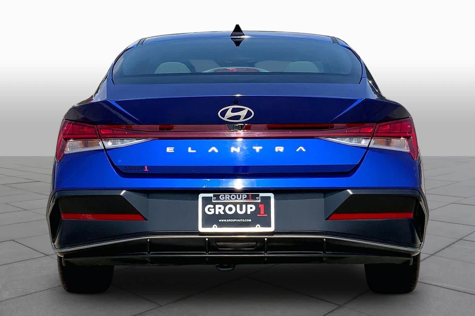 Used 2025 Hyundai Elantra SEL FWD image 5