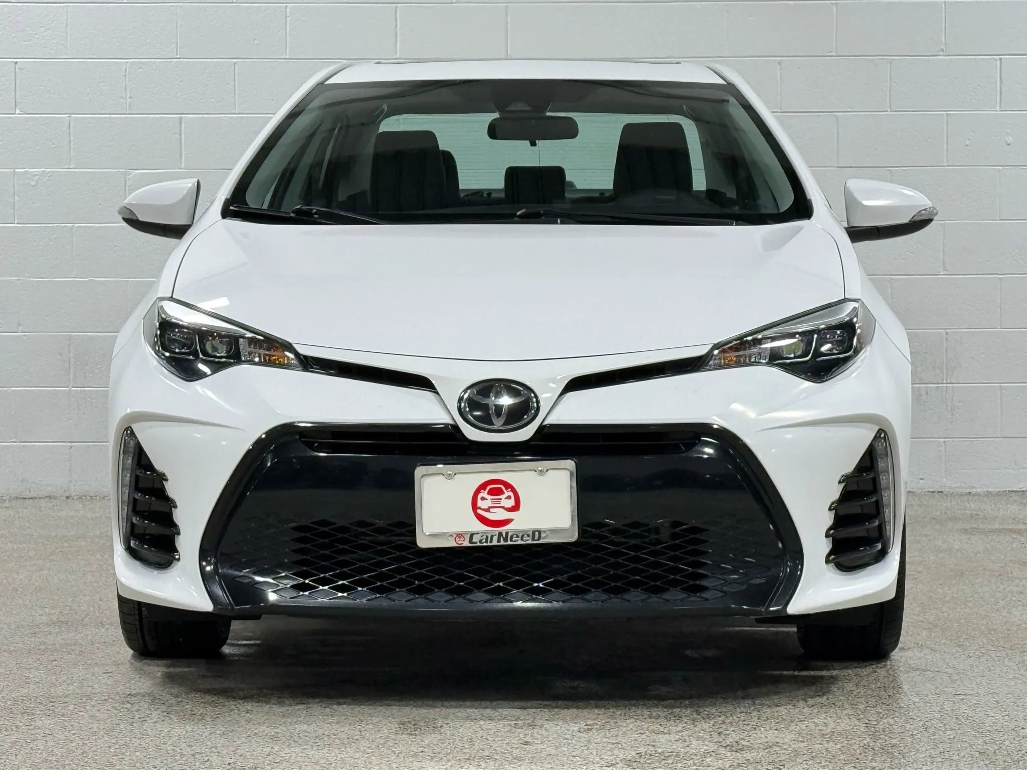 Used 2017 Toyota Corolla SE w/ SE Premium Package image 3