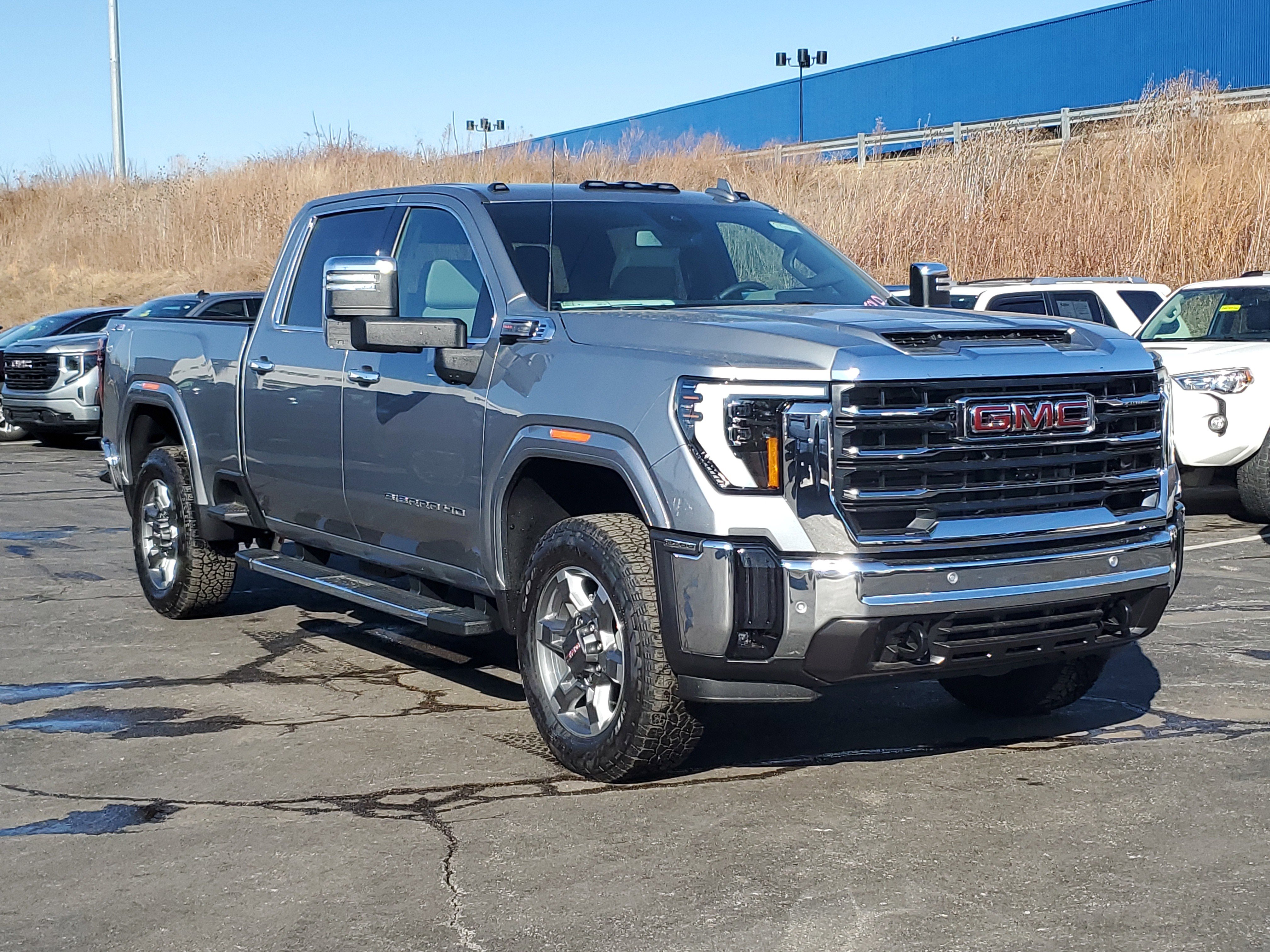 New 2025 GMC Sierra 2500 SLT w/ SLT Premium Package