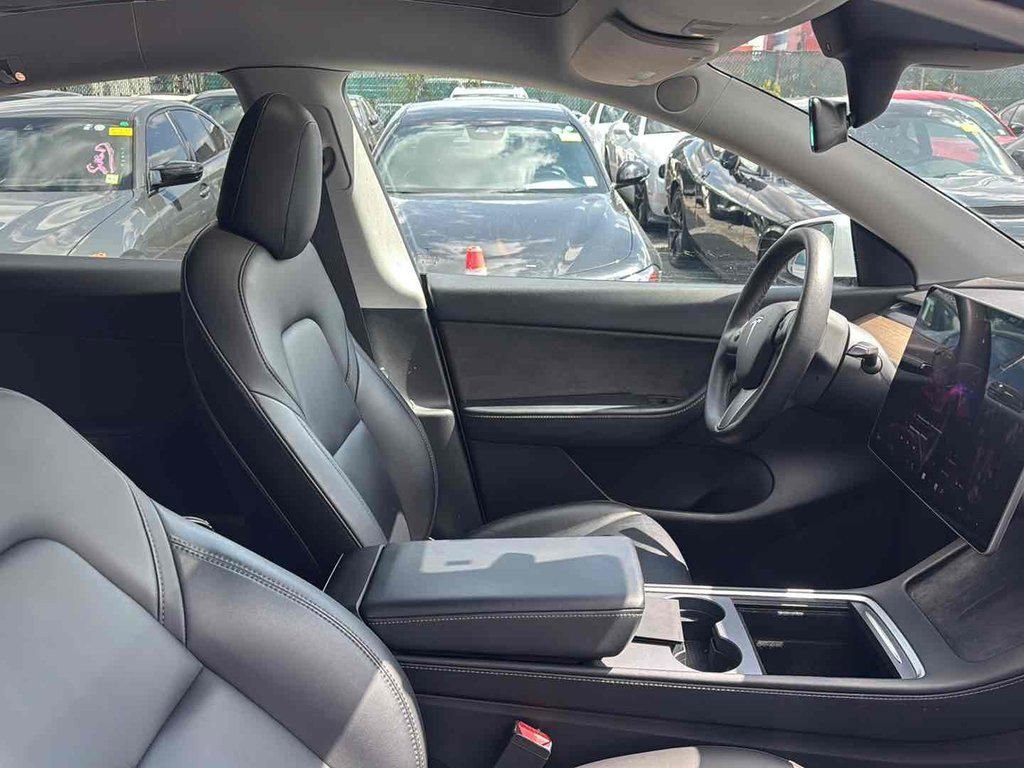 Used 2022 Tesla Model Y Performance AWD/4WD image 13