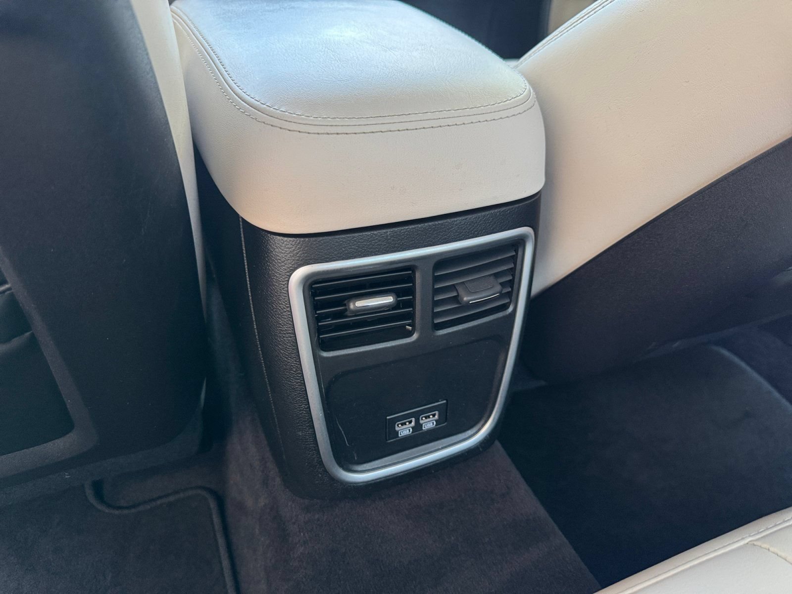 Used 2018 Chrysler 300 Touring L RWD image 18